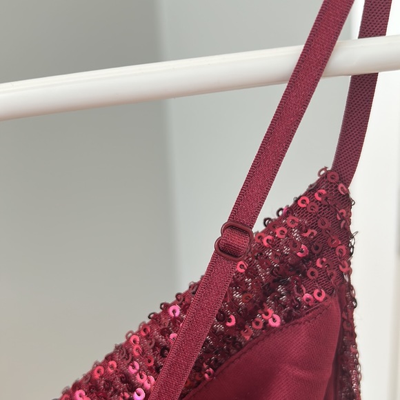 Woman’s xsmall cocktail dress, maroon with sequins. Above the knee. - Picture 5 of 7